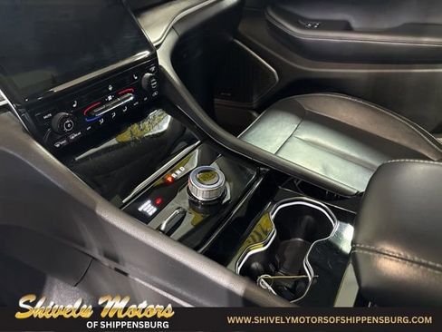 Used 2022 Jeep Grand Cherokee Limited image 20