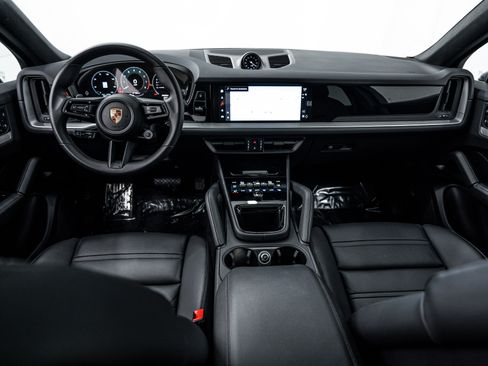 Certified 2025 Porsche Cayenne Coupe image 26