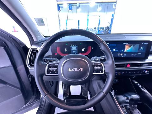 Used 2024 Kia Sorento S FWD image 15
