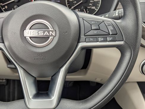 Used 2025 Nissan Altima 2.5 SV image 22