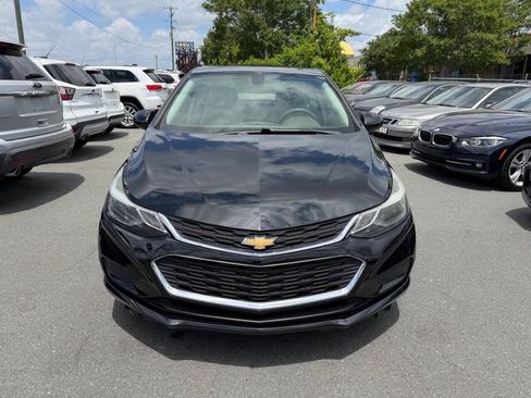 Used 2018 Chevrolet Cruze LT FWD image 2