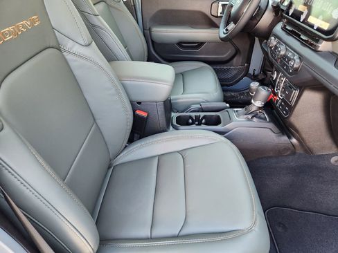 New 2026 Jeep Gladiator Mojave image 14