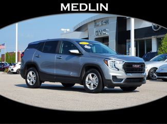 Used 2024 GMC Terrain SLE image 1
