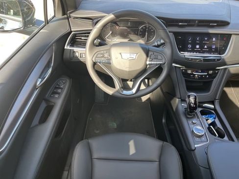 New 2025 Cadillac XT6 Luxury image 32