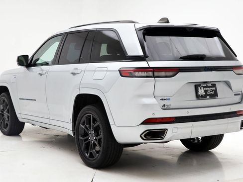 Used 2023 Jeep Grand Cherokee 30th Anniversary image 7