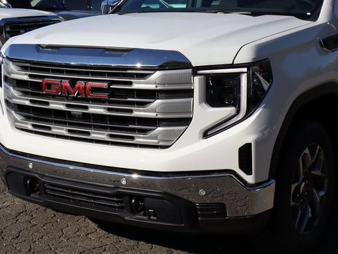 New 2026 GMC Sierra 1500 SLE w/ X31 Off-Road Package AWD/4WD image 4