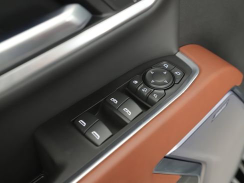 Used 2025 GMC Sierra 2500 Denali Ultimate image 9