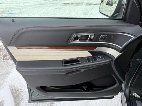 Used 2016 Ford Explorer Platinum image 9