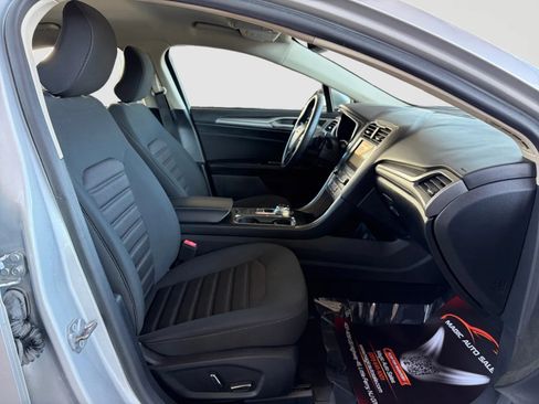 Used 2019 Ford Fusion SE FWD image 20