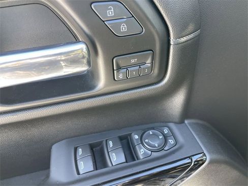 Used 2022 GMC Sierra 1500 SLT w/ SLT Premium Plus Package image 13