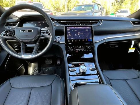 New 2025 Jeep Grand Cherokee Overland image 6