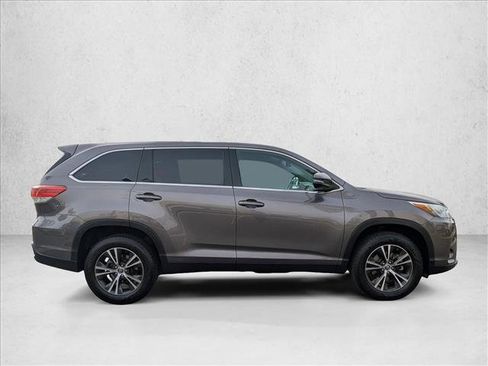 Used 2019 Toyota Highlander Plus image 6