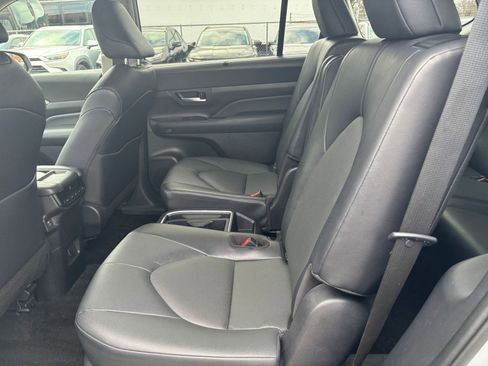 Used 2025 Toyota Grand Highlander XLE image 25
