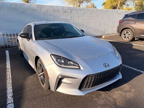 Used 2023 Toyota GR86 w/ ALL Weather Mat Package (TMS) RWD image 4