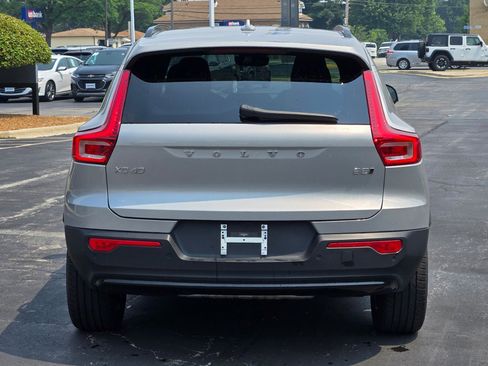 Used 2024 Volvo XC40 B5 Core image 12