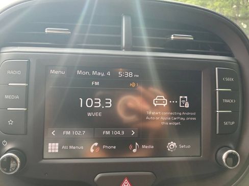 Used 2025 Kia Soul LX w/ LX Technology Package FWD image 21