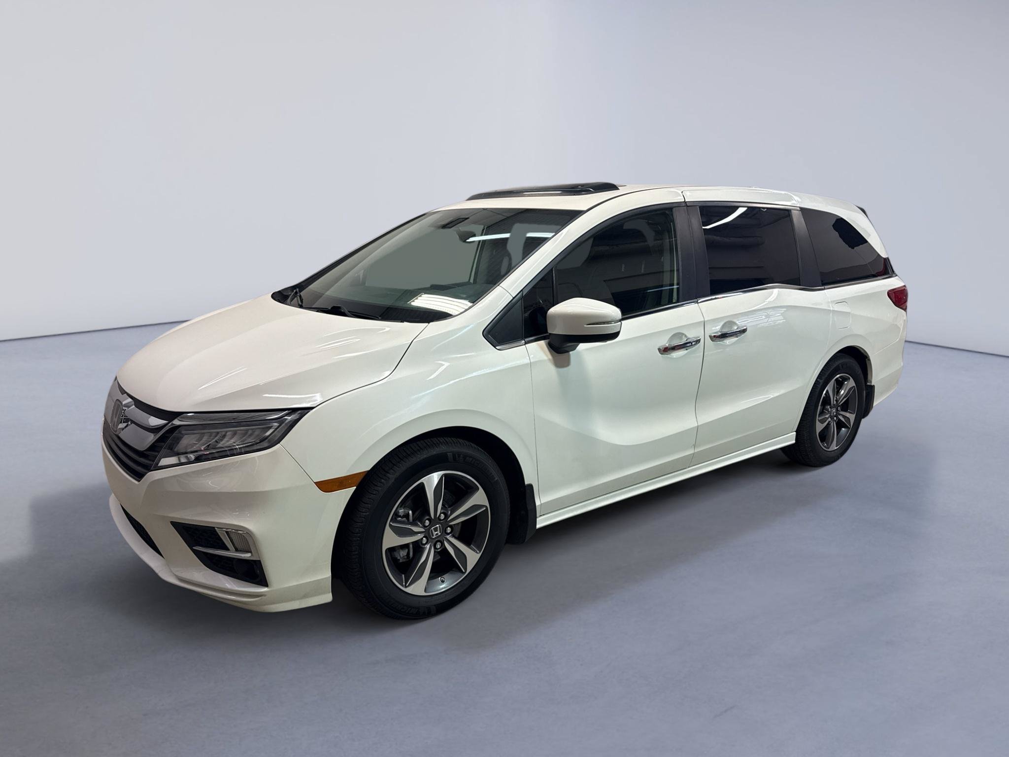 Used 2018 Honda Odyssey Touring image 3