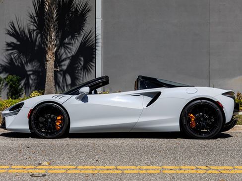 New 2025 McLaren Artura Spider image 20
