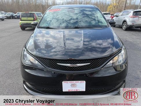 Used 2023 Chrysler Voyager LX FWD image 8