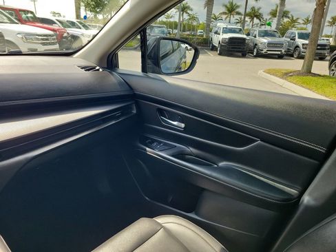 Used 2025 Nissan Murano SV FWD image 17