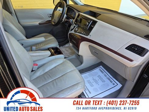 Used 2011 Toyota Sienna XLE FWD image 14