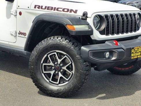 Used 2024 Jeep Wrangler Unlimited Rubicon AWD/4WD image 9