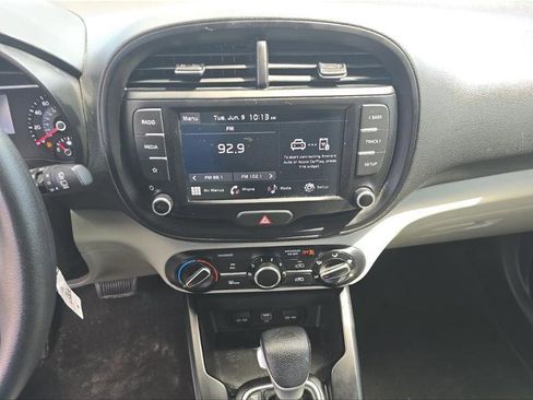 Used 2022 Kia Soul LX FWD image 4