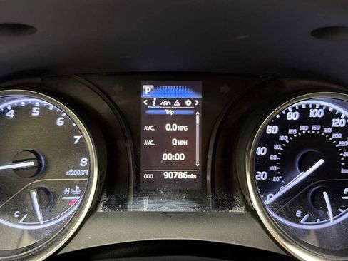 Certified 2018 Toyota Camry LE image 17