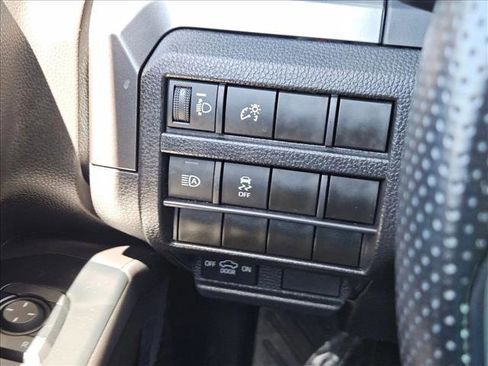 Certified 2025 Toyota Tacoma SR5 AWD/4WD image 16