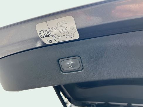 Used 2018 Ford Edge Titanium w/ Equipment Group 301A AWD/4WD image 18
