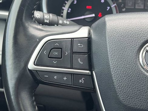 Used 2022 Toyota Highlander XLE AWD/4WD image 29