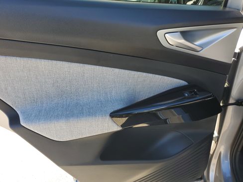 Used 2023 Volkswagen ID.4 Pro image 26