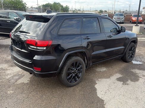 Used 2018 Jeep Grand Cherokee Altitude AWD/4WD image 4