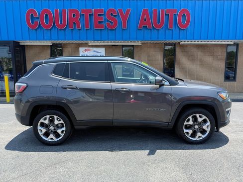 Used 2018 Jeep Compass Limited w/ Navigation Group AWD/4WD image 8