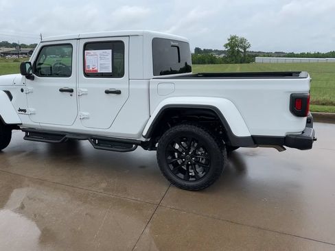 Used 2025 Jeep Gladiator Sport AWD/4WD image 5