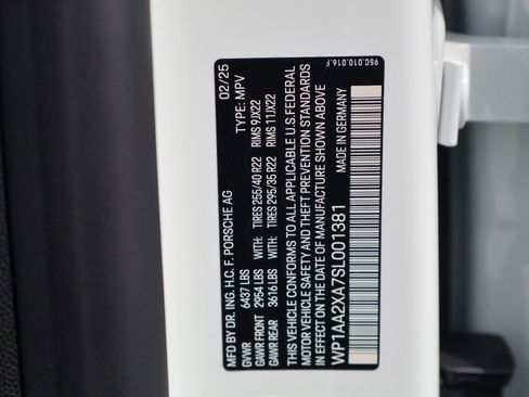 Certified 2025 Porsche Macan 4 Electric image 27