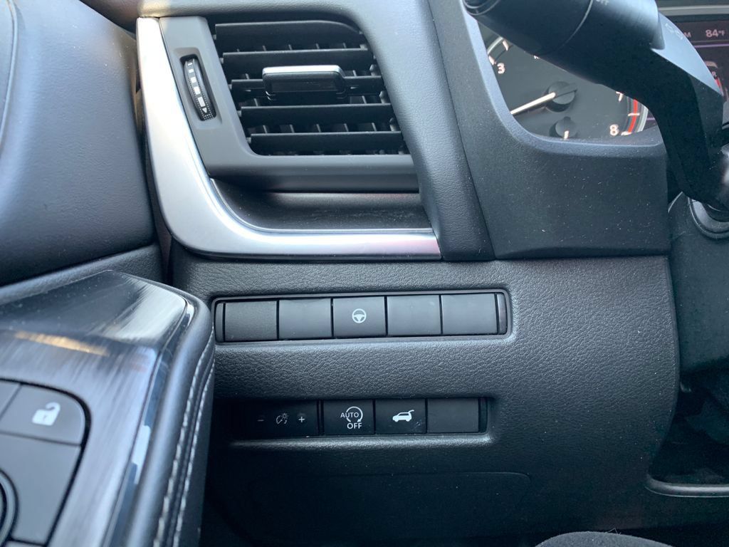 Used 2023 Nissan Rogue SV w/ SV Premium B Package FWD image 22