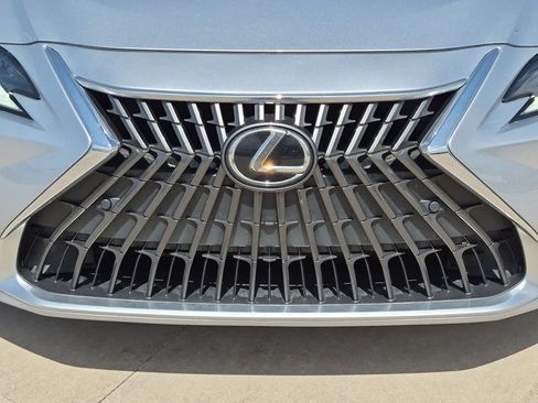 Used 2023 Lexus ES 250 w/ Premium Package AWD/4WD image 10