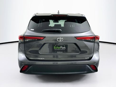 Used 2023 Toyota Highlander XLE FWD image 7