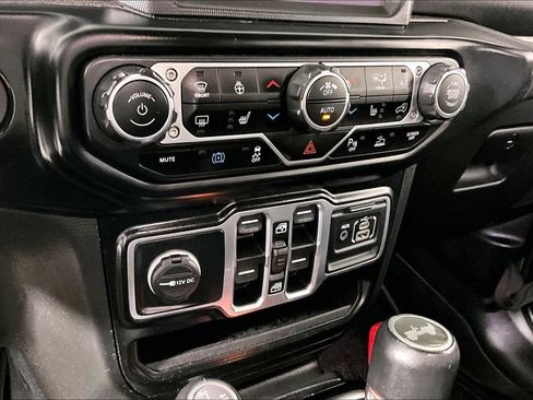 Used 2021 Jeep Wrangler Unlimited Sahara w/ Cold Weather Group AWD/4WD image 14