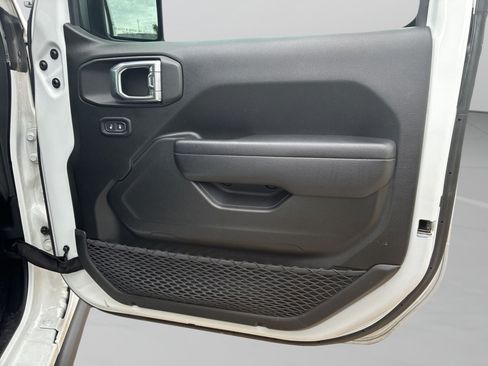 Used 2023 Jeep Wrangler Unlimited w/ Cold Weather Group AWD/4WD image 42