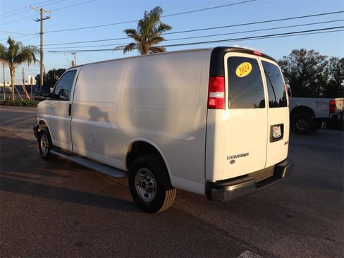 Used 2024 GMC Savana 2500 w/ Driver Convenience Package image 9