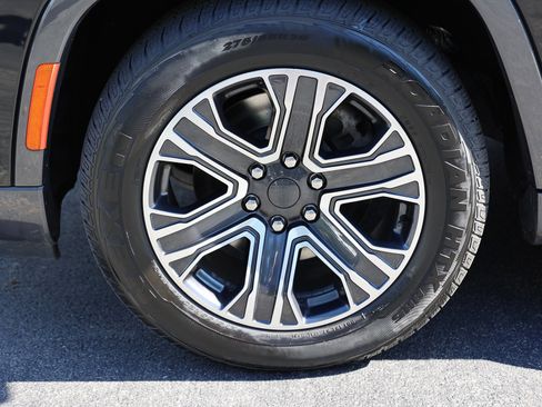 Used 2022 Jeep Wagoneer Series III w/ Flexible Seating Group image 12