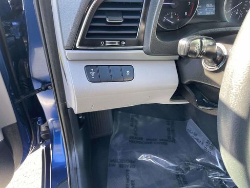 Used 2017 Hyundai Elantra SE image 29