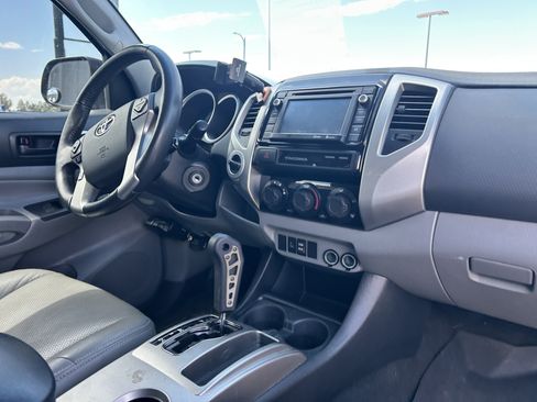 Used 2015 Toyota Tacoma 4x4 Double Cab w/ TRD Off-Road Package image 14