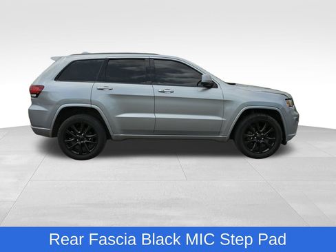 Used 2018 Jeep Grand Cherokee Altitude AWD/4WD image 39