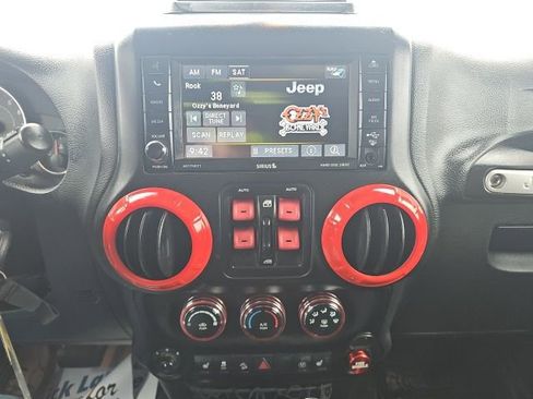 Used 2017 Jeep Wrangler Unlimited Rubicon w/ Connectivity Group image 22