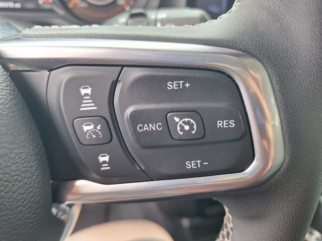 Used 2025 Jeep Wrangler Unlimited Sahara AWD/4WD image 52