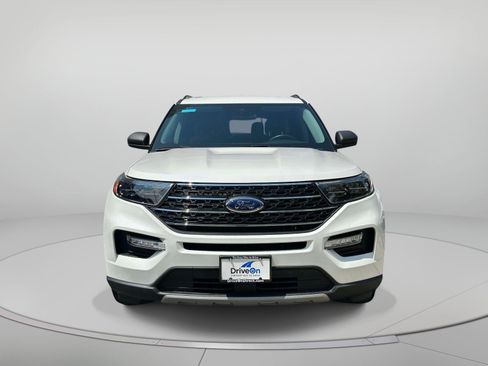 Used 2023 Ford Explorer XLT w/ Equipment Group 202A AWD/4WD image 8