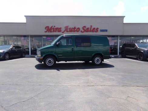 Used 1998 Chevrolet Astro w/ Convenience Group RWD image 2